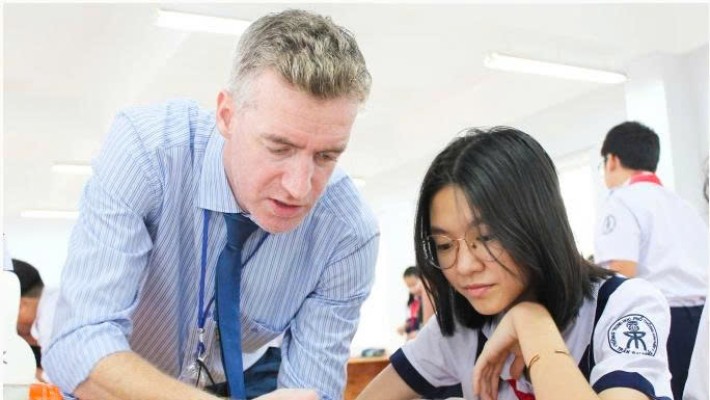 Gần 112.500 học sinh phổ thông được học các môn bằng tiếng Anh